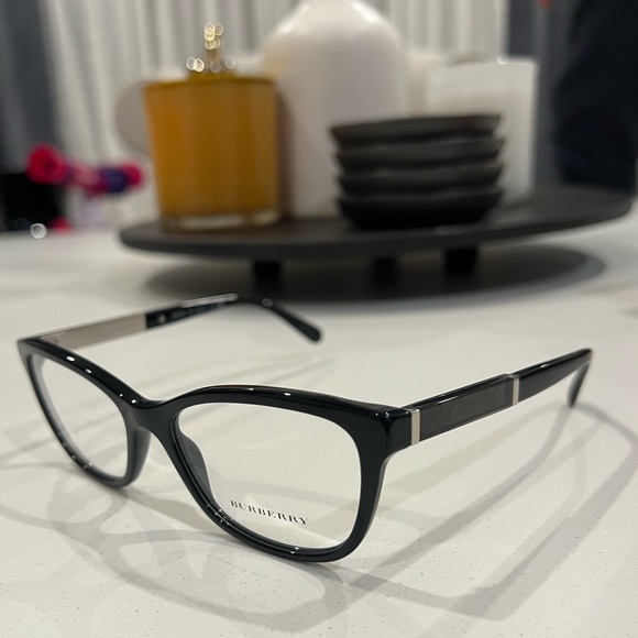 Burberry eye glasses - Picture 1 of 6